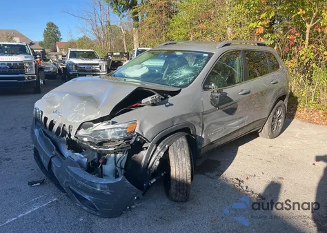 2019 Jeep Cherokee Latitude Plus 4X4 from USA, damaged, VIN 1C4PJMLB7KD486947
